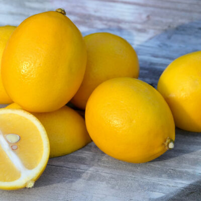 4 Home Ingredients that can Treat Dandruff